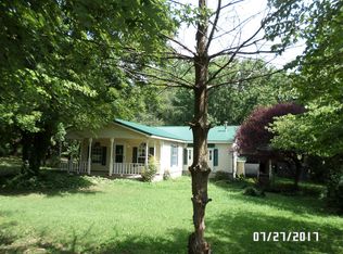 26 Embry Rd, Leoma, TN 38468