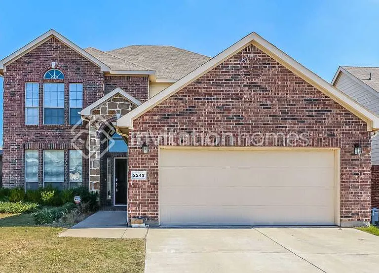 2245 Whitney Dr — Photo 1