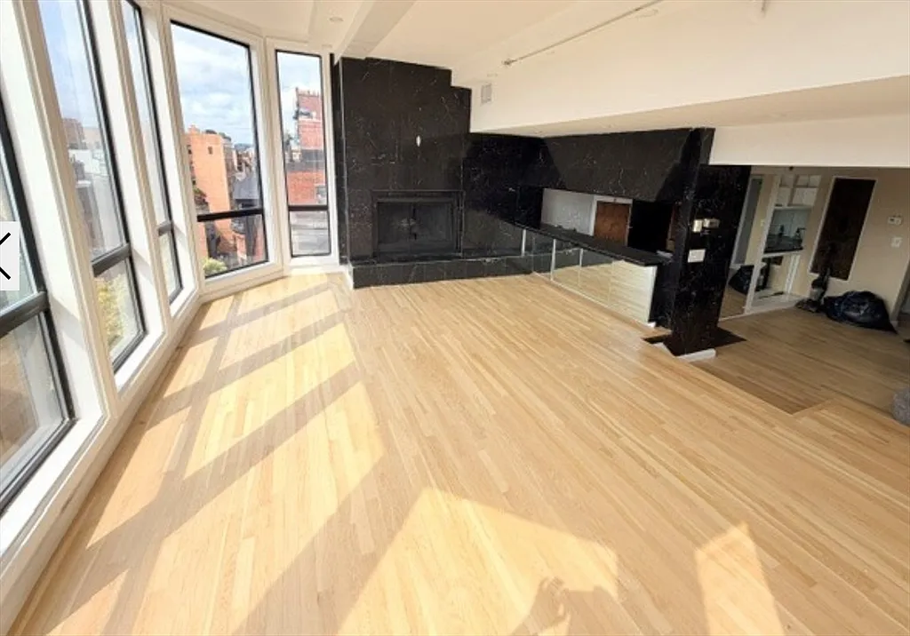 2 bed, 3.0 bath, 9999 sqft, $6,300 — Photo 4