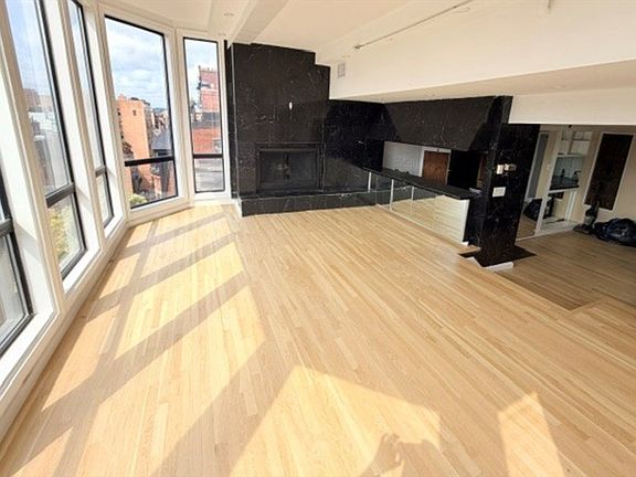 4th image of 113 Beacon St #Penthouse R