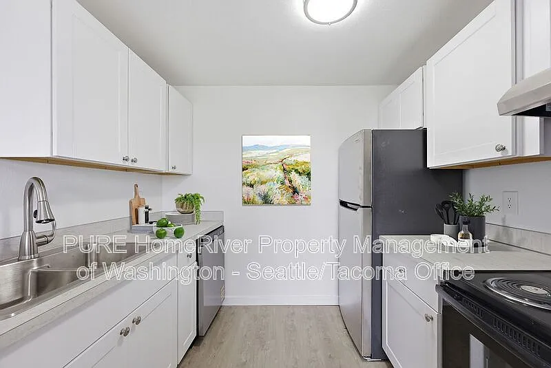6601 S 8th St — Photo 3