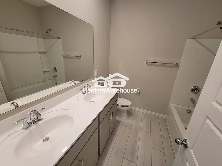 2264 W Harmont Dr — Photo 16