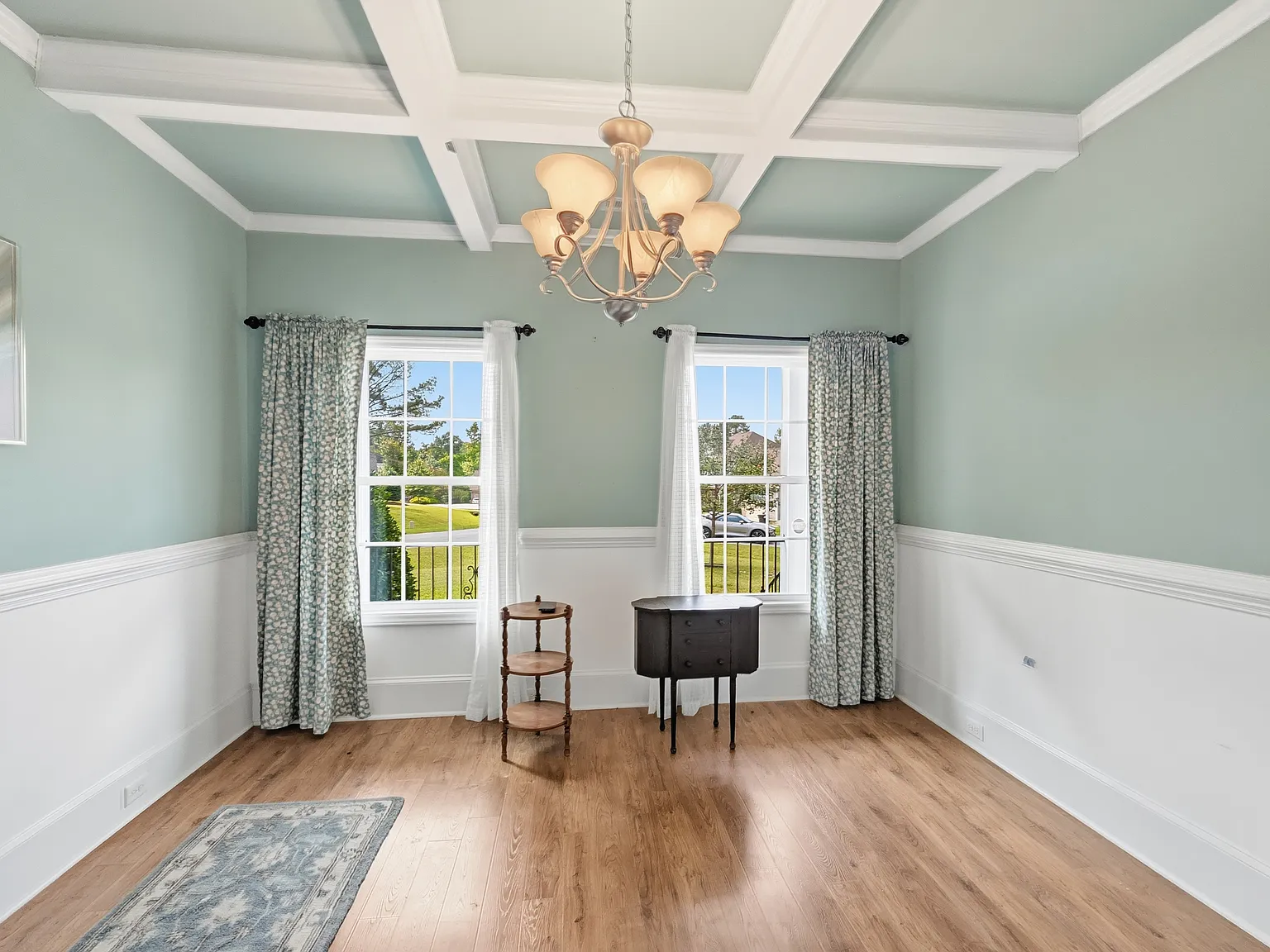 4 bed, 2.5 bath, 2851 sqft, $2,650 — Photo 4