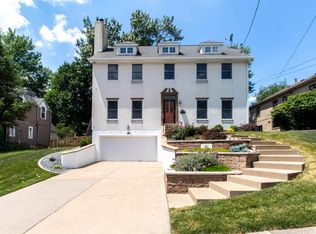 216 Hillcrest Ave, Davenport, IA 52803