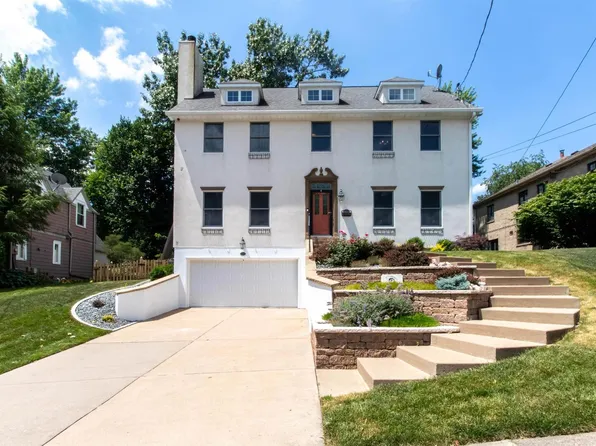 216 Hillcrest Ave, Davenport, IA 52803