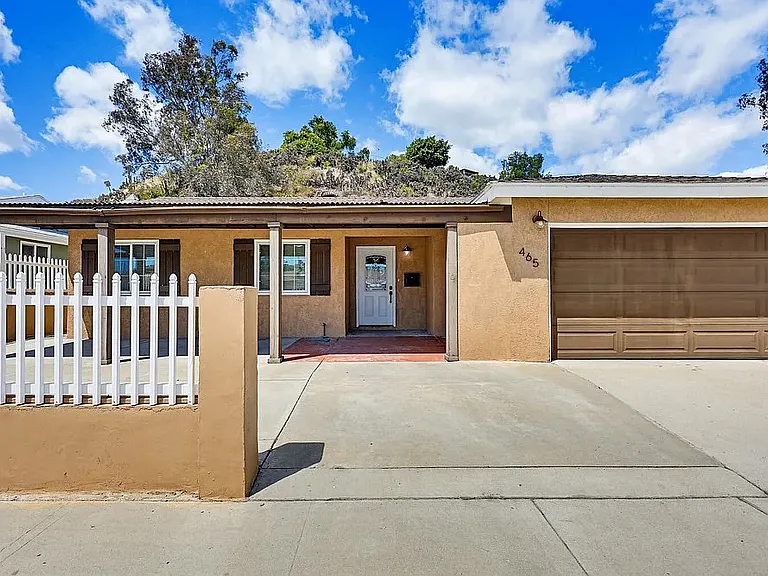 465 Meadowbrook Dr — Photo 4