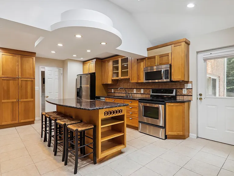 9309 Langford Ct — Photo 7