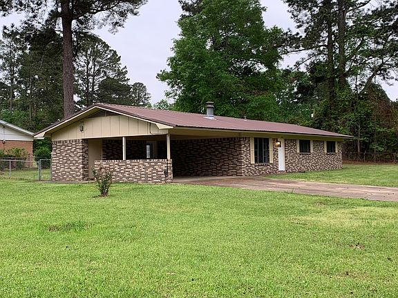 3rd image of 1206 Pine Dr