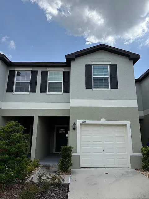 3 bed, 2.5 bath, 1634 sqft, $2,400 — Photo 2