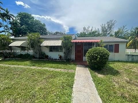 1st image of 10820 Peachtree Dr #0