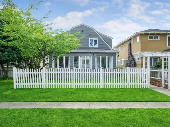 5030 19th Ave NE Unit A, Seattle, WA 98105