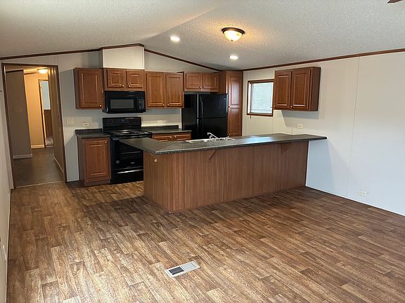 3rd image of 2621 Jeffersonville Rd #76