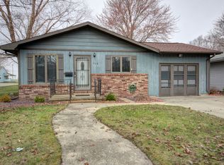 712 S Spruce St, Villa Grove, IL 61956