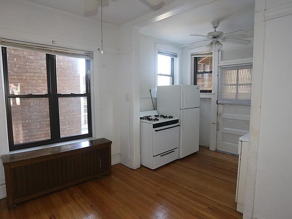 5th image of 636 W Arlington Pl #47