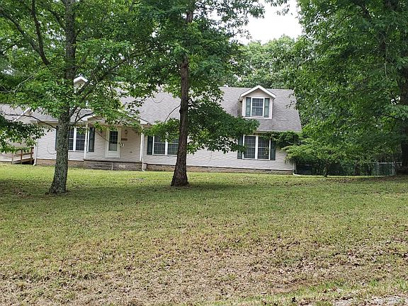 2nd image of 430 Horseshoe Ln