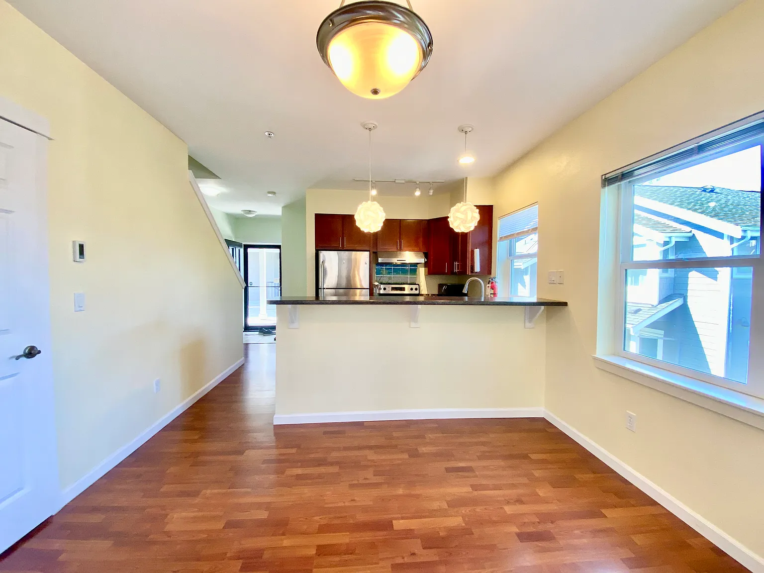 3 bed, 2.5 bath, 1054 sqft, $2,500 — Photo 4