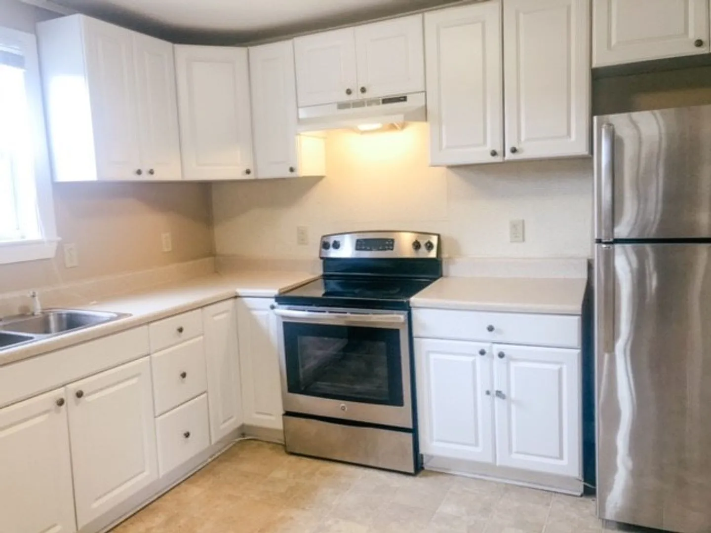 Beautiful 1 Bedroom, 1 Bath Farmhouse With Bonus Room — Photo 2