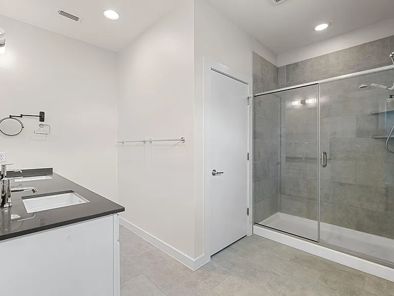 705 N Bluff Dr #6 — Photo 22