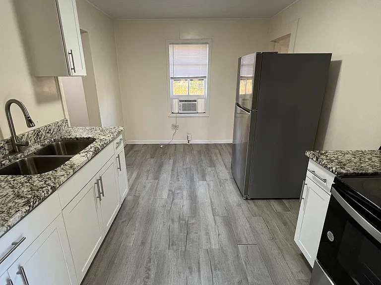 319 Wisenbaker Ln — Photo 5