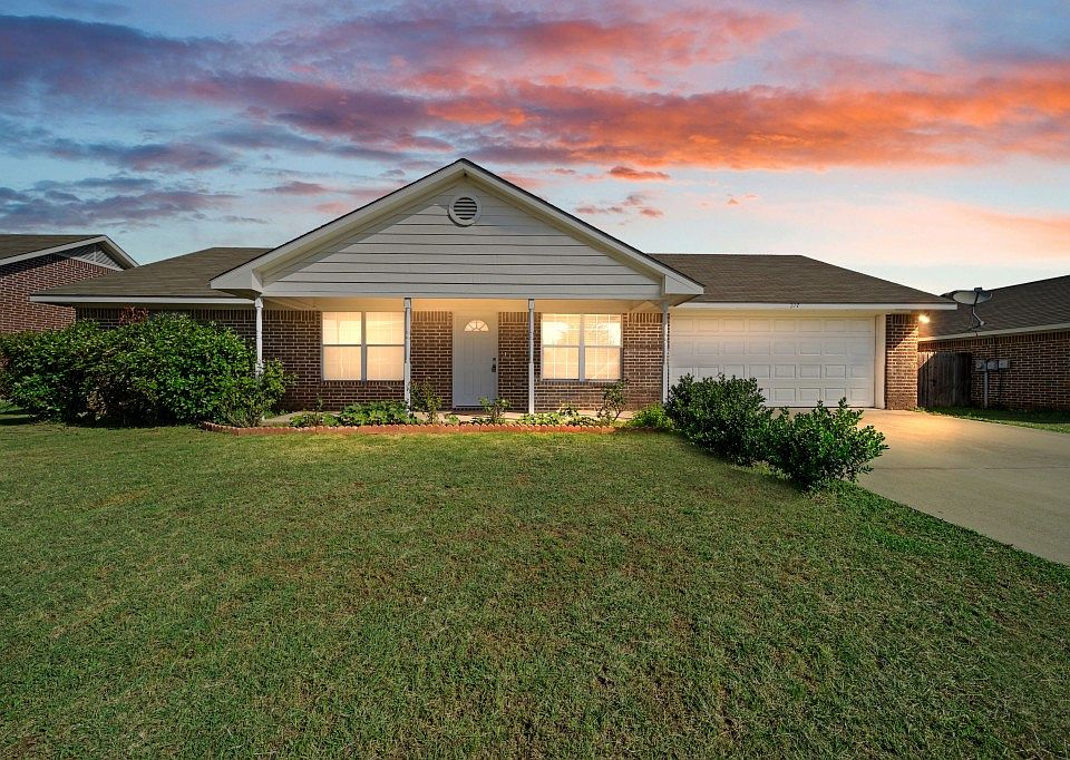 2nd image of 207 Broken Arrow Dr