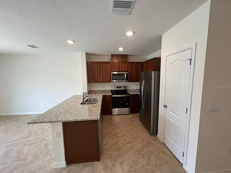 1532 Lumber Ave — Photo 4