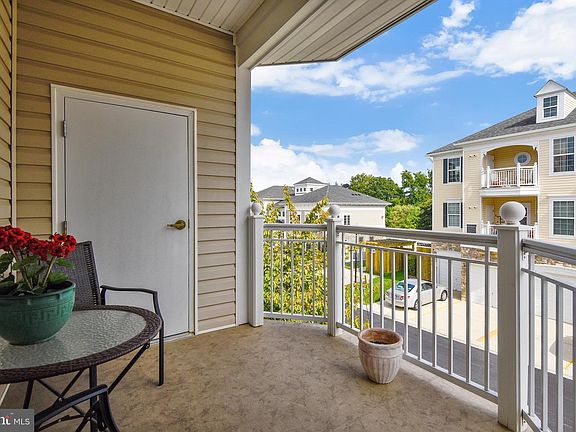 3rd image of 1520 Enyart Way Unit 204