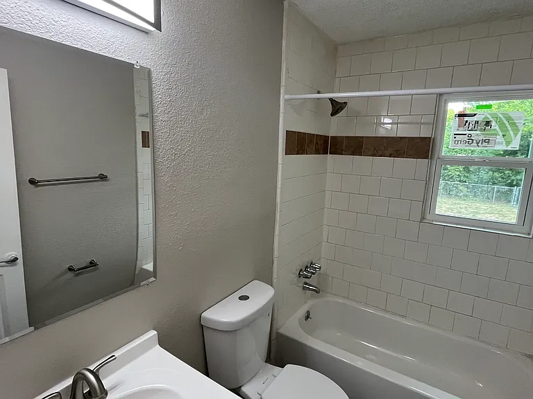 719 Fairwood Dr — Photo 9