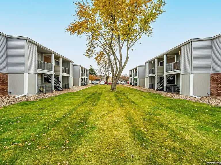 EVERGREEN PLACE — Photo 36
