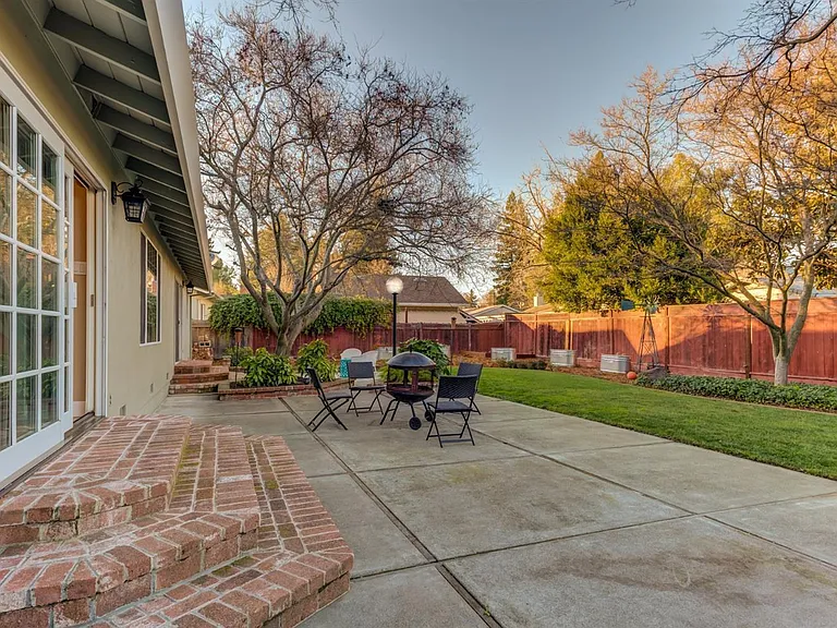 2572 Rollingwood Dr — Photo 24