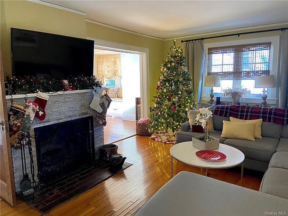 4th image of 70 Lakeview Ave