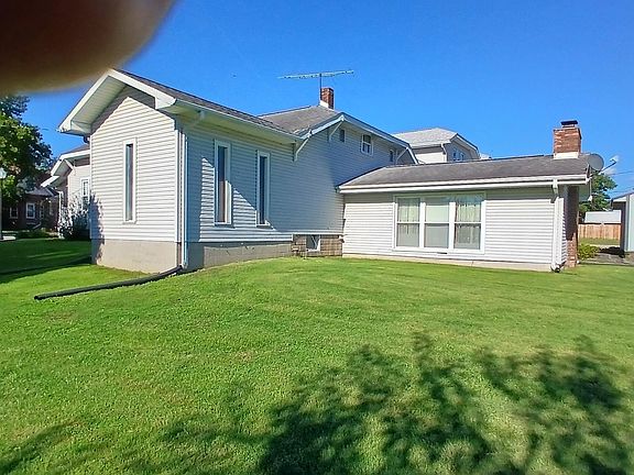 4th image of 303 W Main St