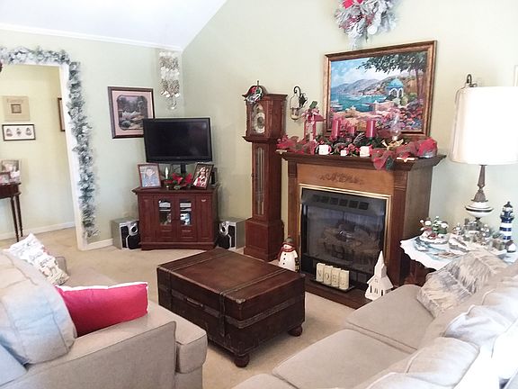5th image of 1017 Honeysuckle Ln