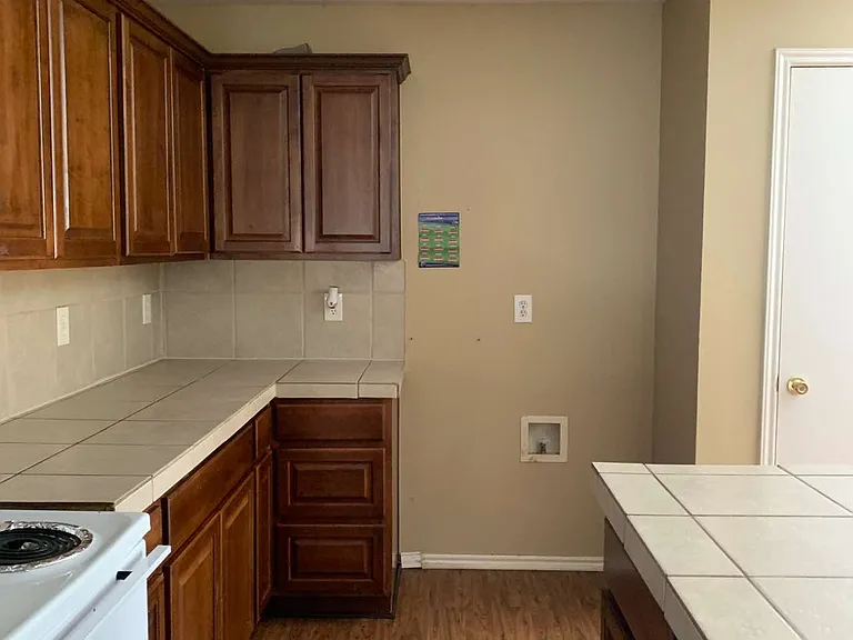 1434 Mission Hills Ln — Photo 7