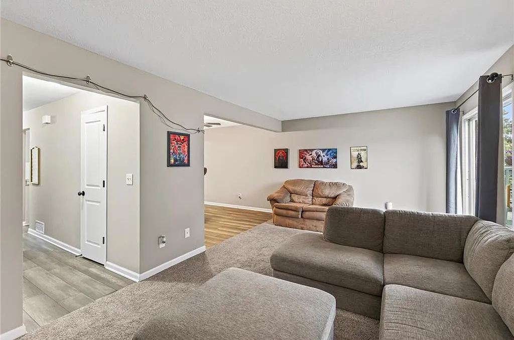 3 bed, 1320 sqft, $1,995 — Photo 4