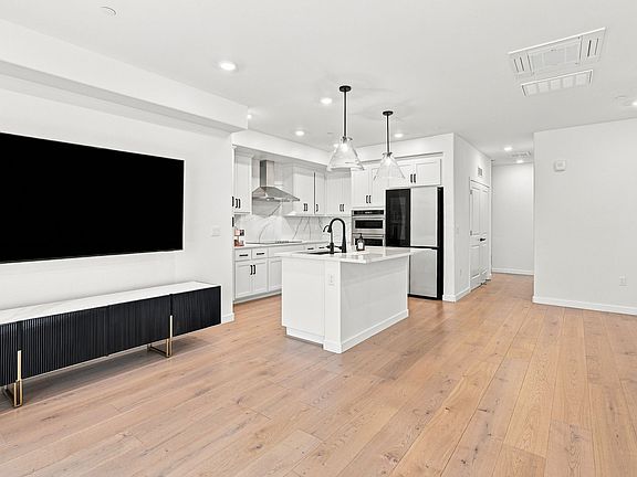 4th image of 790 Redberry Way