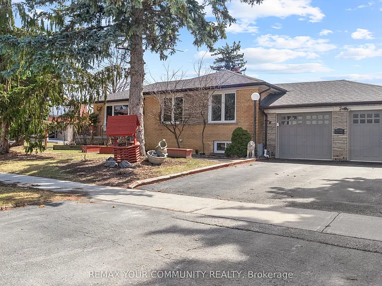 2 Emmeline Cres #LOWER — Photo 1