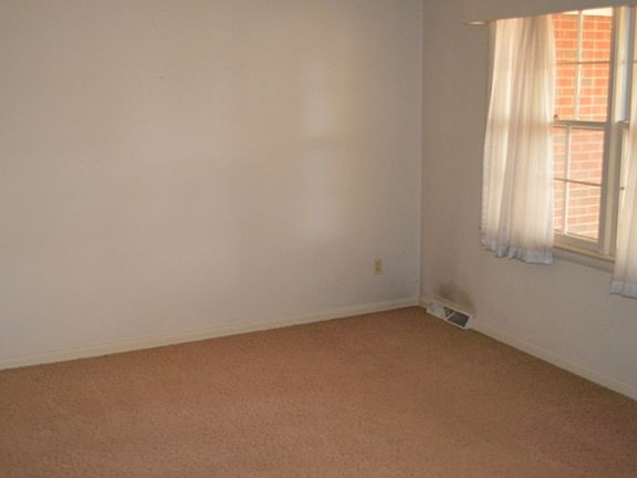 3rd image of 408 Pennwood St NE