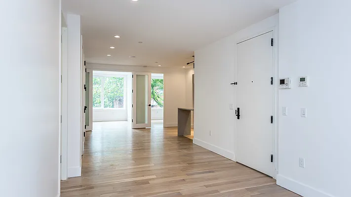 Rented by Nooklyn NYC LLC | media 81