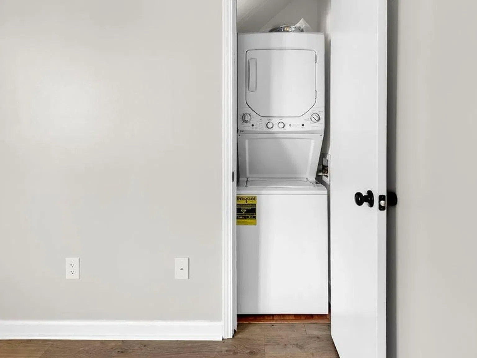 2 bed, 1.5 bath, 912 sqft, $1,350 — Photo 4