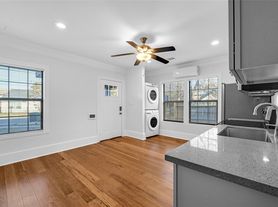 1633 Fourcade St, Houston, TX
