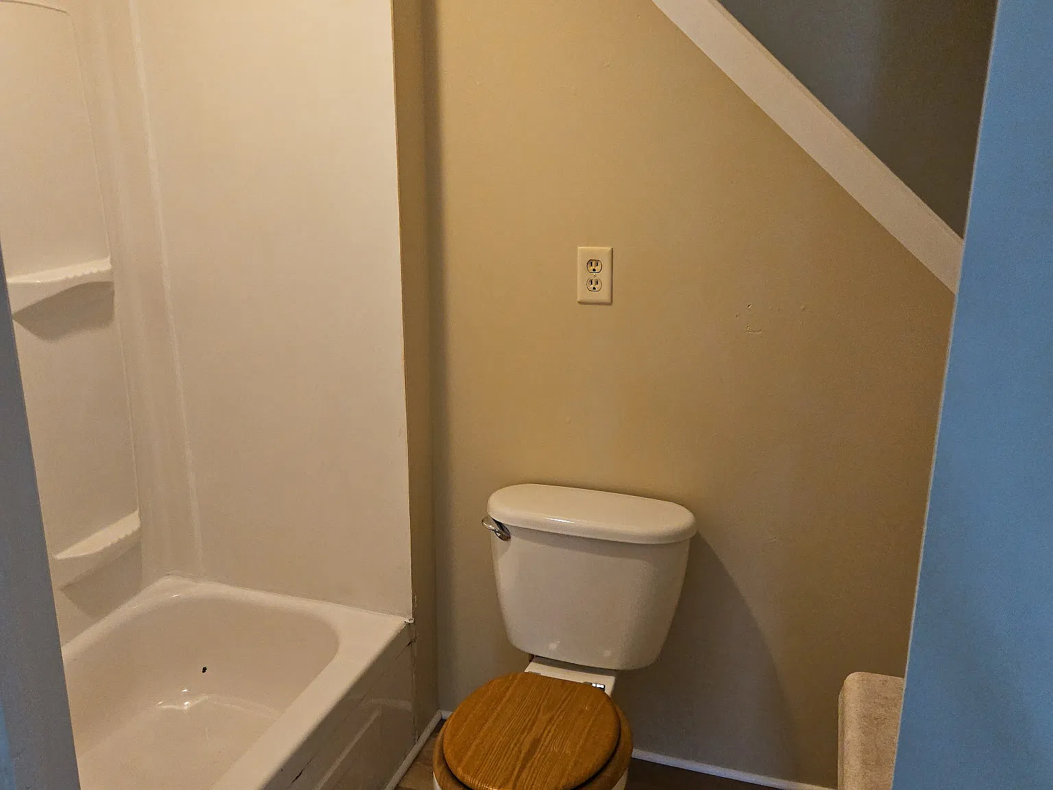 2 bed, 700 sqft, $875 — Photo 2