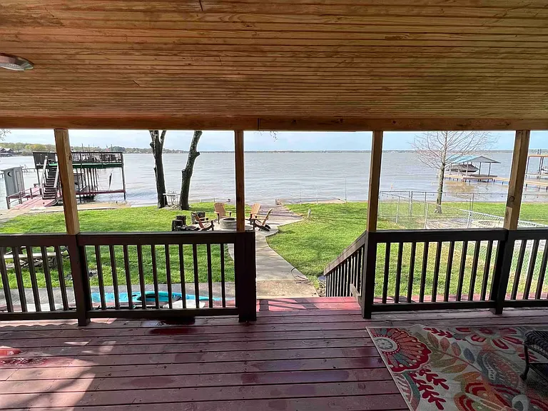 325 Bay Ct — Photo 6