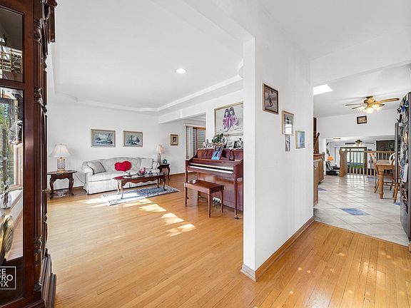 3rd image of 4526 N Newland Ave