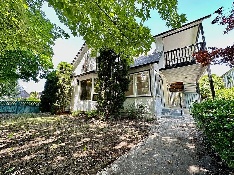 1st image of 840 Bernard Ave