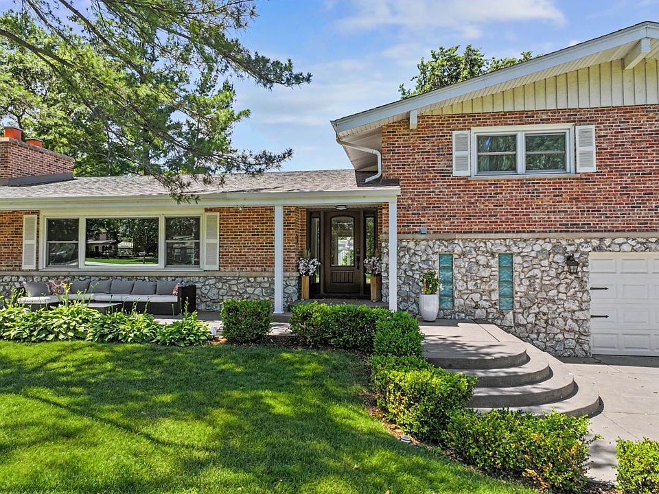 1st image of 328 Windsor Ln