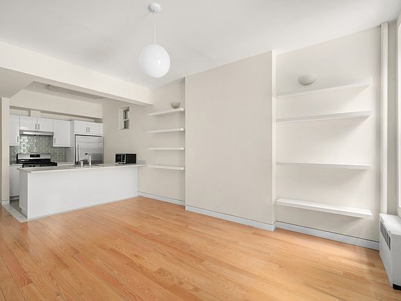 4th image of 239 E 51st St APT 1R