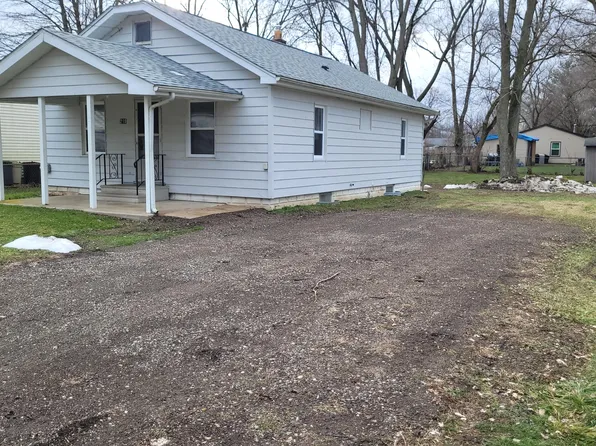 219 24th St N, Springfield, MI 49037