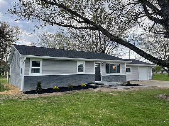 3rd image of 1201 E Meadows Dr