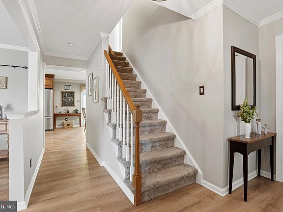 3rd image of 331 Fox Hollow Dr