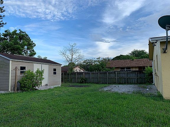 5th image of 4210 SW 63rd Ave